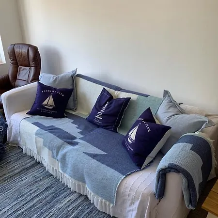 Lovely Home From Home Apartment 8 Mins Walk To Beach With Free Parking And Sun Deck 2 Bed Sleeps 4 Lyme Regis Esterno foto