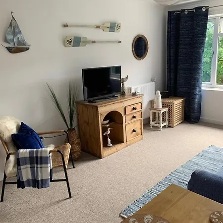 Lovely Home From Home Apartment 8 Mins Walk To Beach With Free Parking And Sun Deck 2 Bed Sleeps 4 Lyme Regis Esterno foto