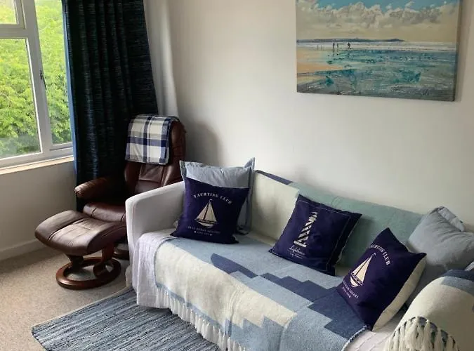 Lovely Home From Home Apartment 8 Mins Walk To Beach With Free Parking And Sun Deck 2 Bed Sleeps 4