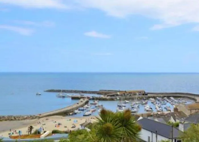 Lovely Home From Home Apartment 8 Mins Walk To Beach With Free Parking And Sun Deck 2 Bed Sleeps 4