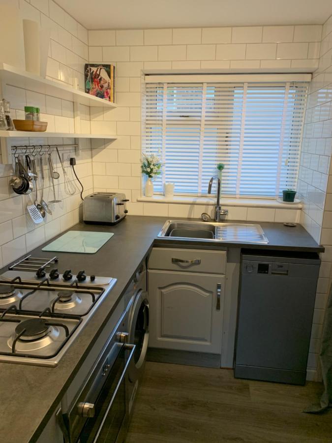 Lovely From 8 Mins Walk To With Free Parking And Sun Deck 2 Bed Sleeps 4 * Lyme Regis
