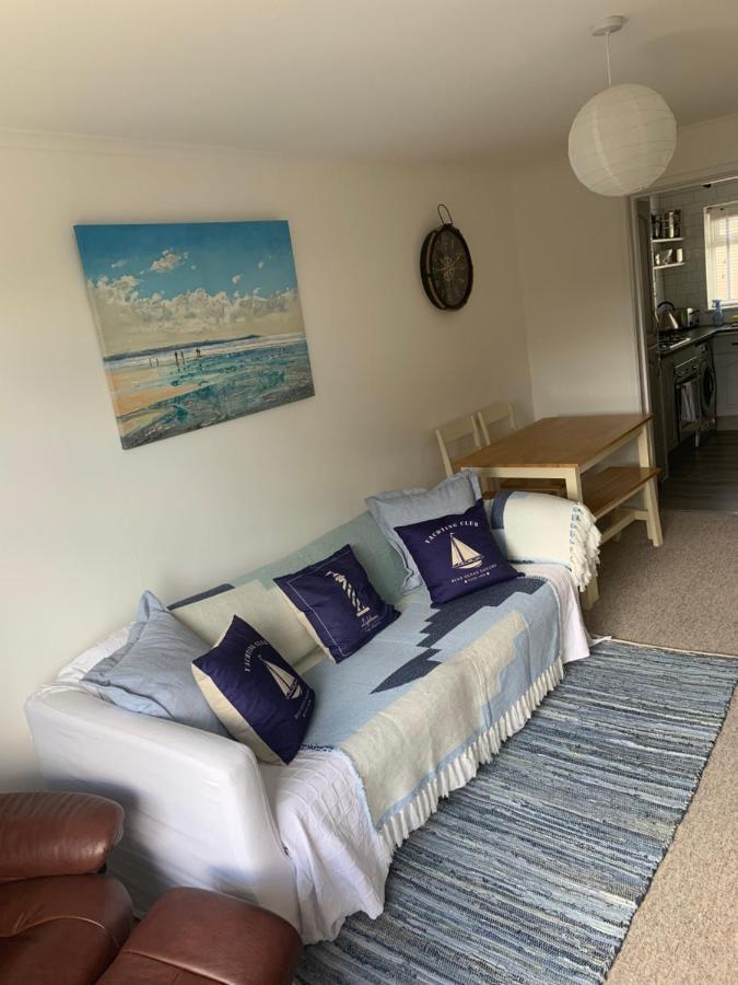 Lovely From 8 Mins Walk To With Free Parking And Sun Deck 2 Bed Sleeps 4 * Лайм-Реджис
