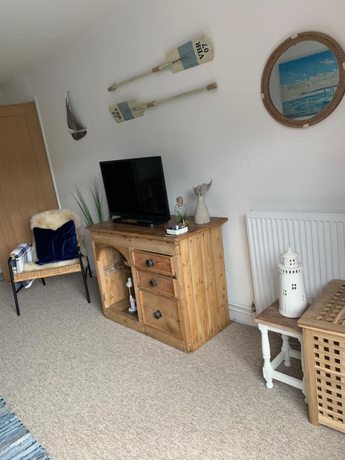 Апартаменты Lovely From 8 Mins Walk To With Free Parking And Sun Deck 2 Bed Sleeps 4 *