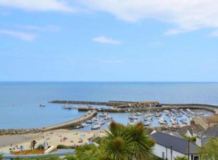Lovely From 8 Mins Walk To With Free Parking And Sun Deck 2 Bed Sleeps 4 Lyme Regis